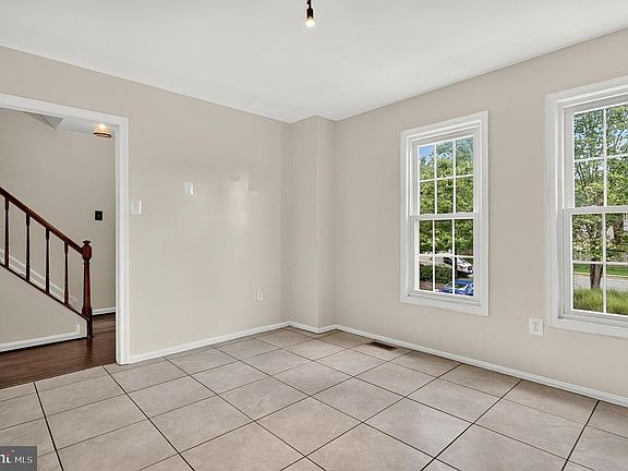 4th image of 8490 Saddle Ct