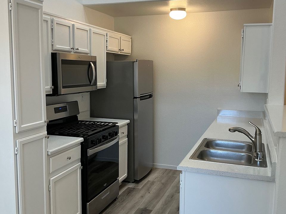 1st image of 9518 Clare Ave
