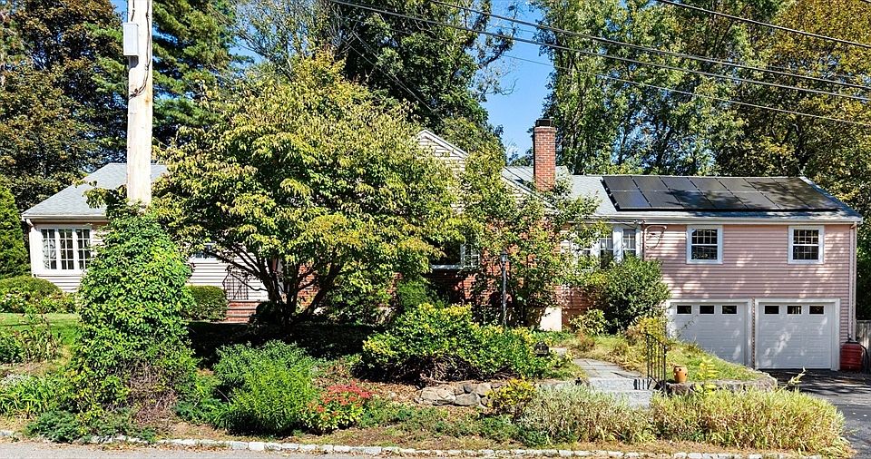 1st image of 4 Stony Brook Rd