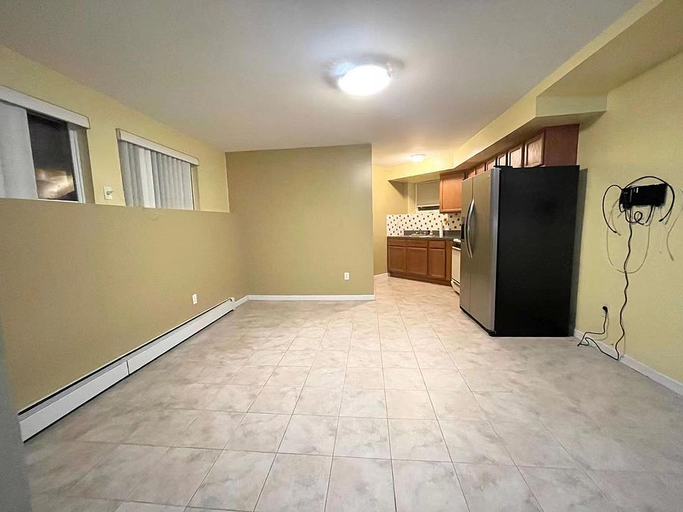 1st image of 38 Beard St #2
