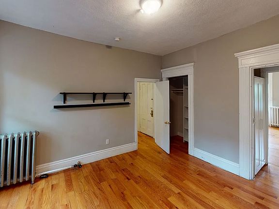 5th image of 35 Dwight St