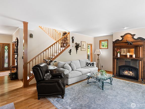 3rd image of 1850 Maple Hill Road