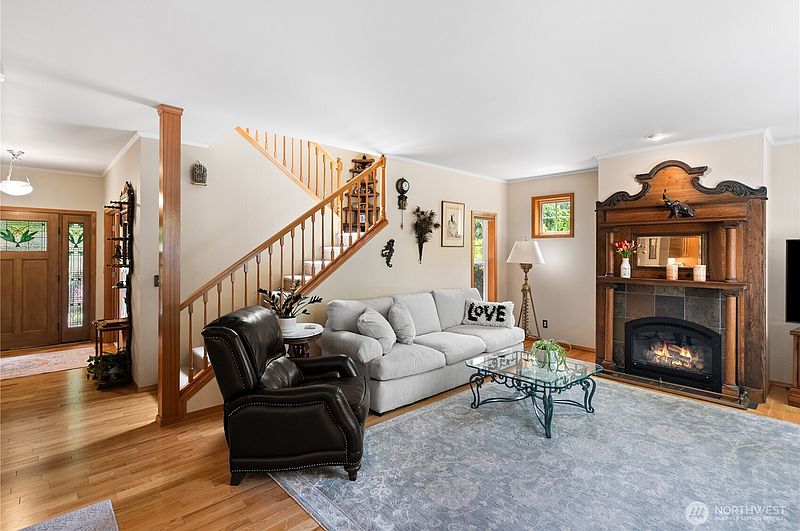 3rd image of 1850 Maple Street