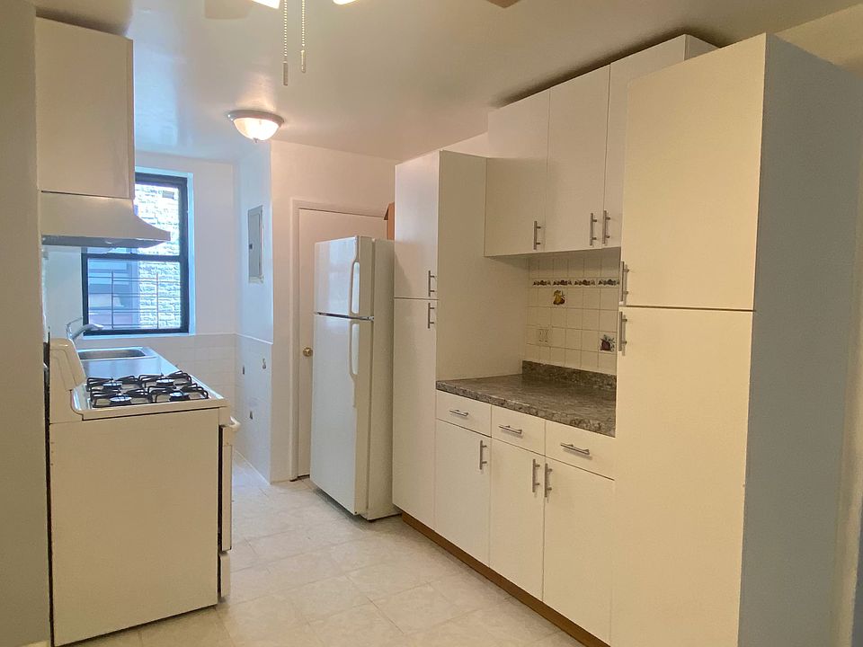 1st image of 200 Bay 22 St #C1