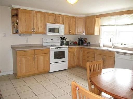 4th image of 18 Carlton St