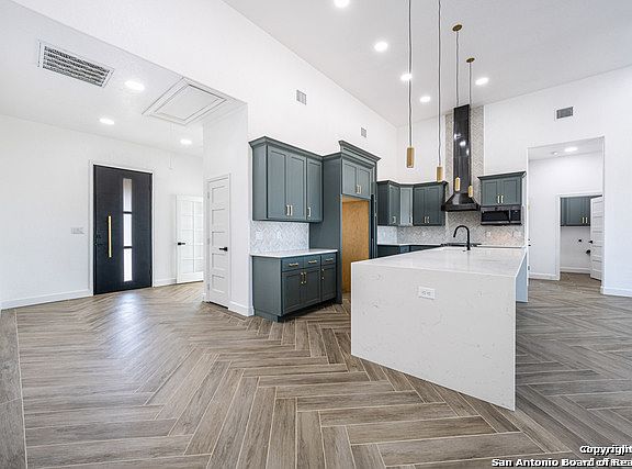4th image of 127 LAS PALOMAS DR