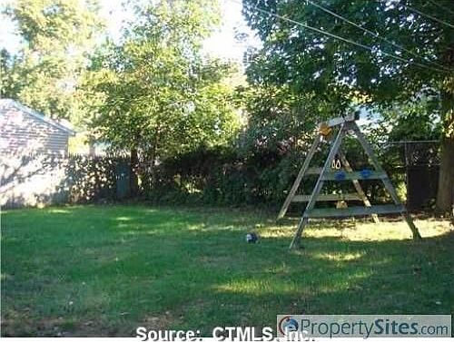 4th image of 60 White Oak Ave