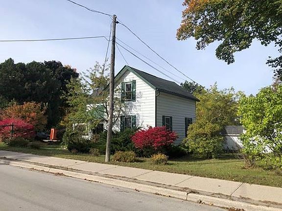 3rd image of 49 Huron St S