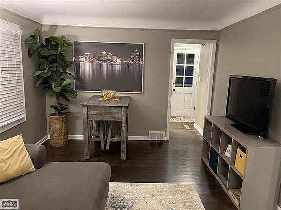 5th image of 4714 Robinwood Ave