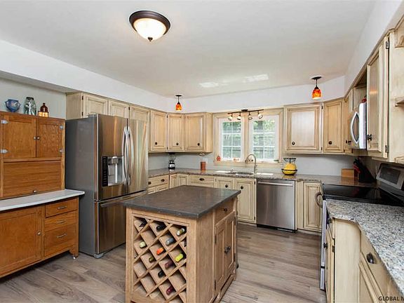 5th image of 46 Arbor Dr