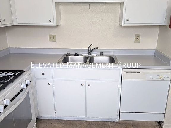 5th image of 133 Manzano St NE