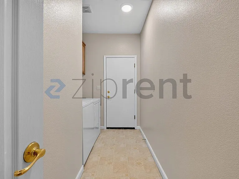 166 Barcelona Dr — Photo 10