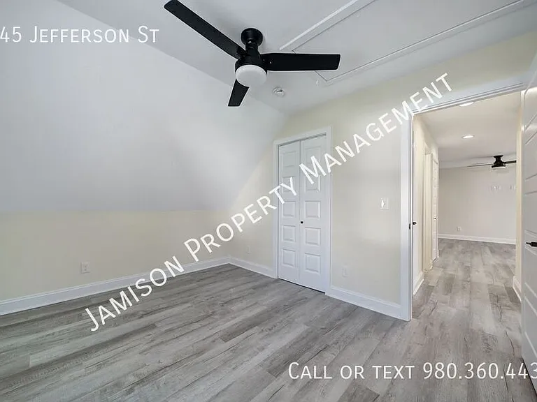 345 Jefferson St — Photo 15