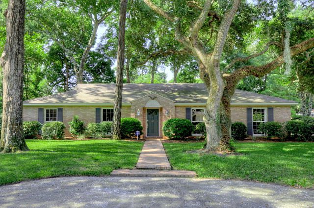 1st image of 207 Hermitage Way