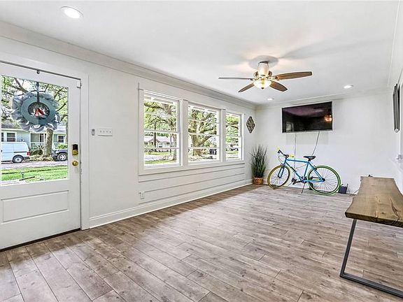 4th image of 208 Berkley Dr