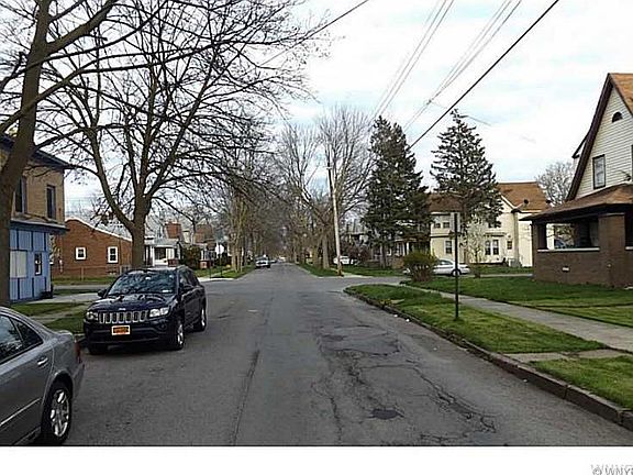 3rd image of 2254 Whitney Ave