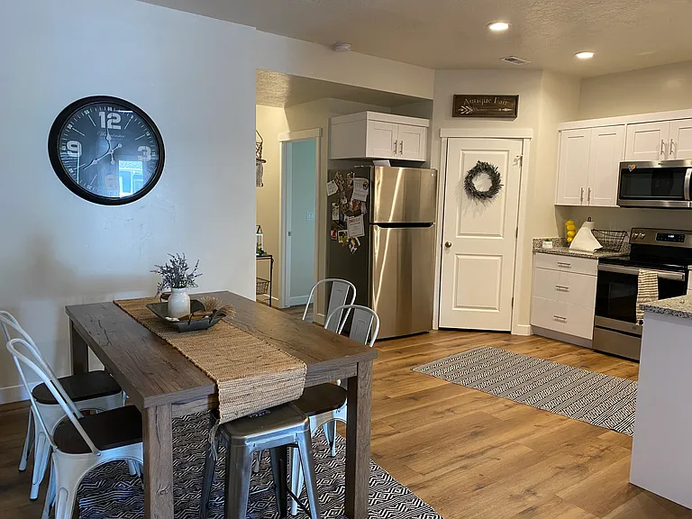 460 N Main St — Photo 9
