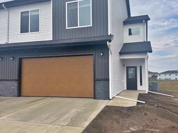 3106 8th St NE, Minot, ND 58703