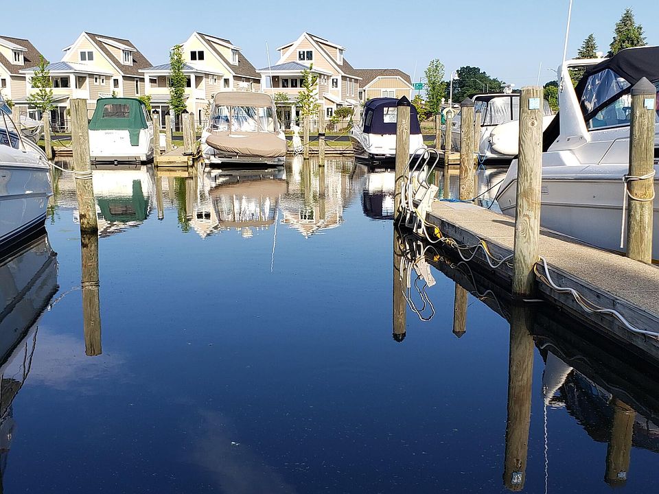 1st image of 910 W Savidge St #40