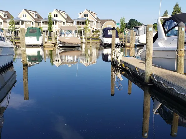 910 W Savidge St #40, Spring Lake, MI 49456