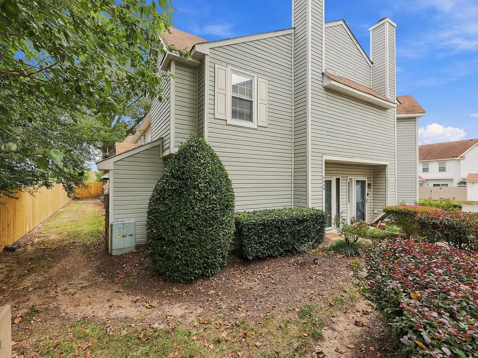 3 bed, 2.5 bath, 1452 sqft, $2,300 — Photo 2