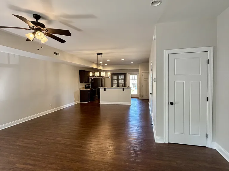 127 Portico St — Photo 3