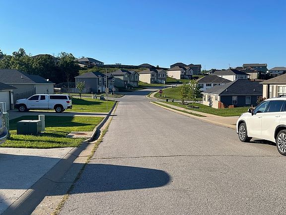 5th image of 103 Sandstone Dr