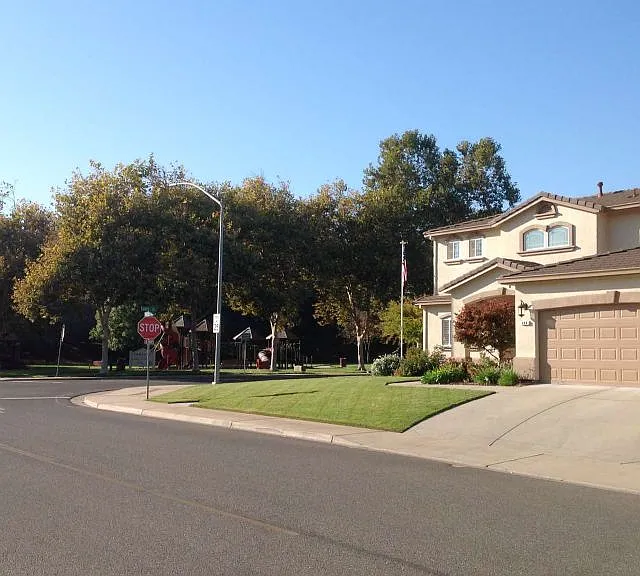 808 Boyd Dr — Photo 2