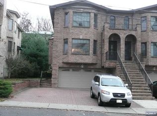 542B 3rd St, Palisades Park, NJ 07650