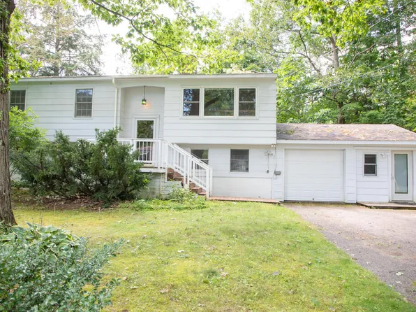 20 Pinebrook Dr, Morrisonville, NY 12962