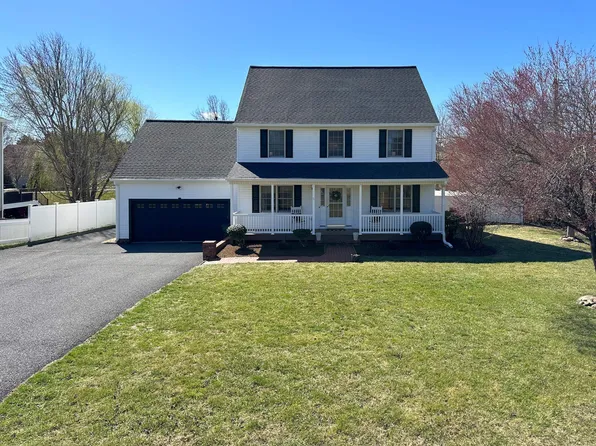 5 Bridgeport Dr, Waynesboro, VA 22980