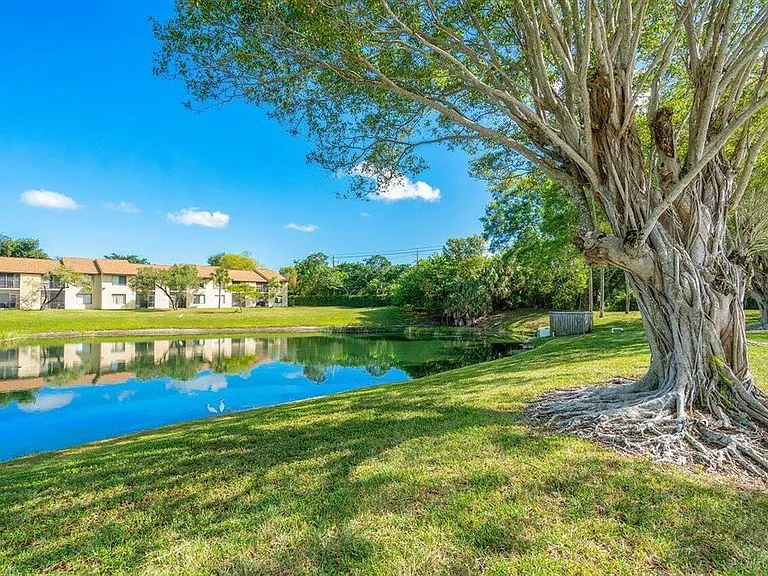 6772 Palmetto Cir S #102 — Photo 10