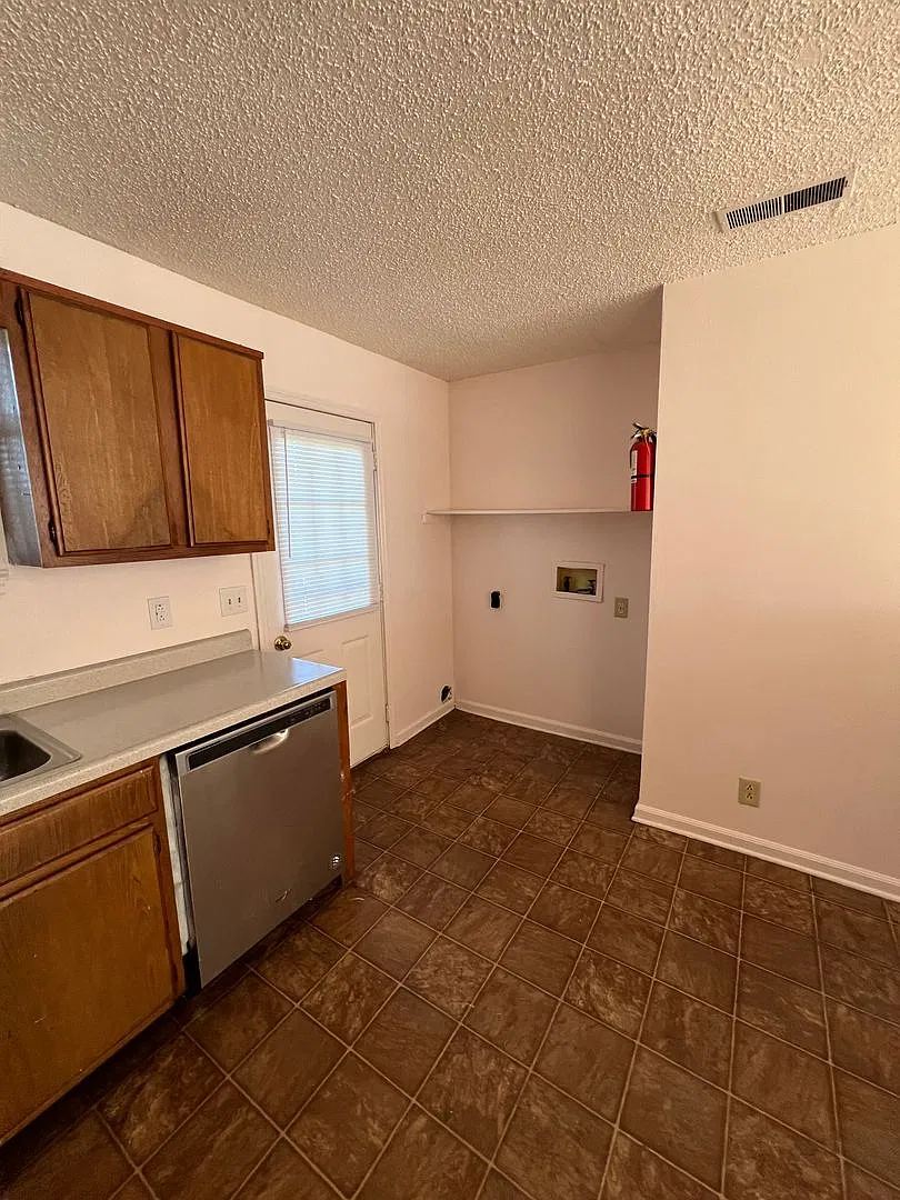 2 Bedroom Duplex in Sumner County! (Left Side) — Photo 4
