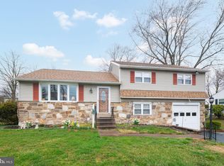 1027 Howard Rd, Warminster, PA 18974