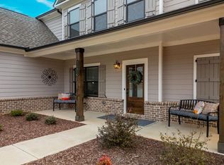 1121 Red Oak Ln, Loganville, GA 30052