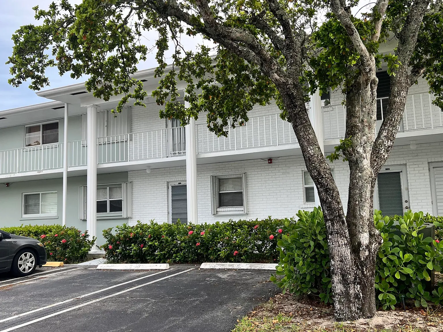 2 bed, 2.0 bath, 1013 sqft, $1,600 — Photo 2