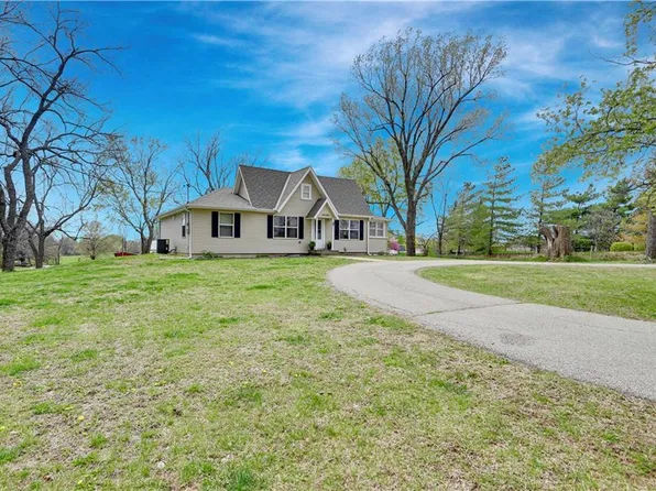19095 W 199th St, Spring Hill, KS 66083