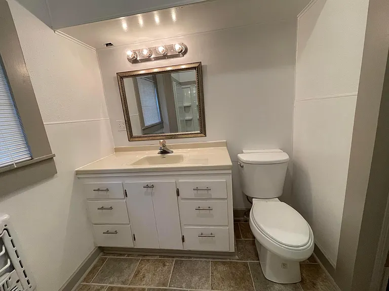 309 S West St — Photo 10