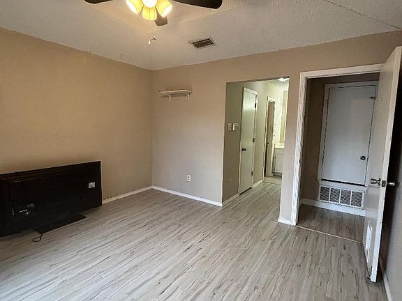 5th image of 1107 Rimcrest Dr