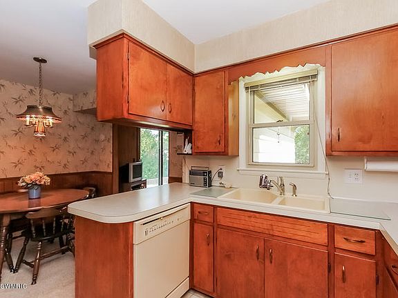 4th image of 1722 Willis Ave NW