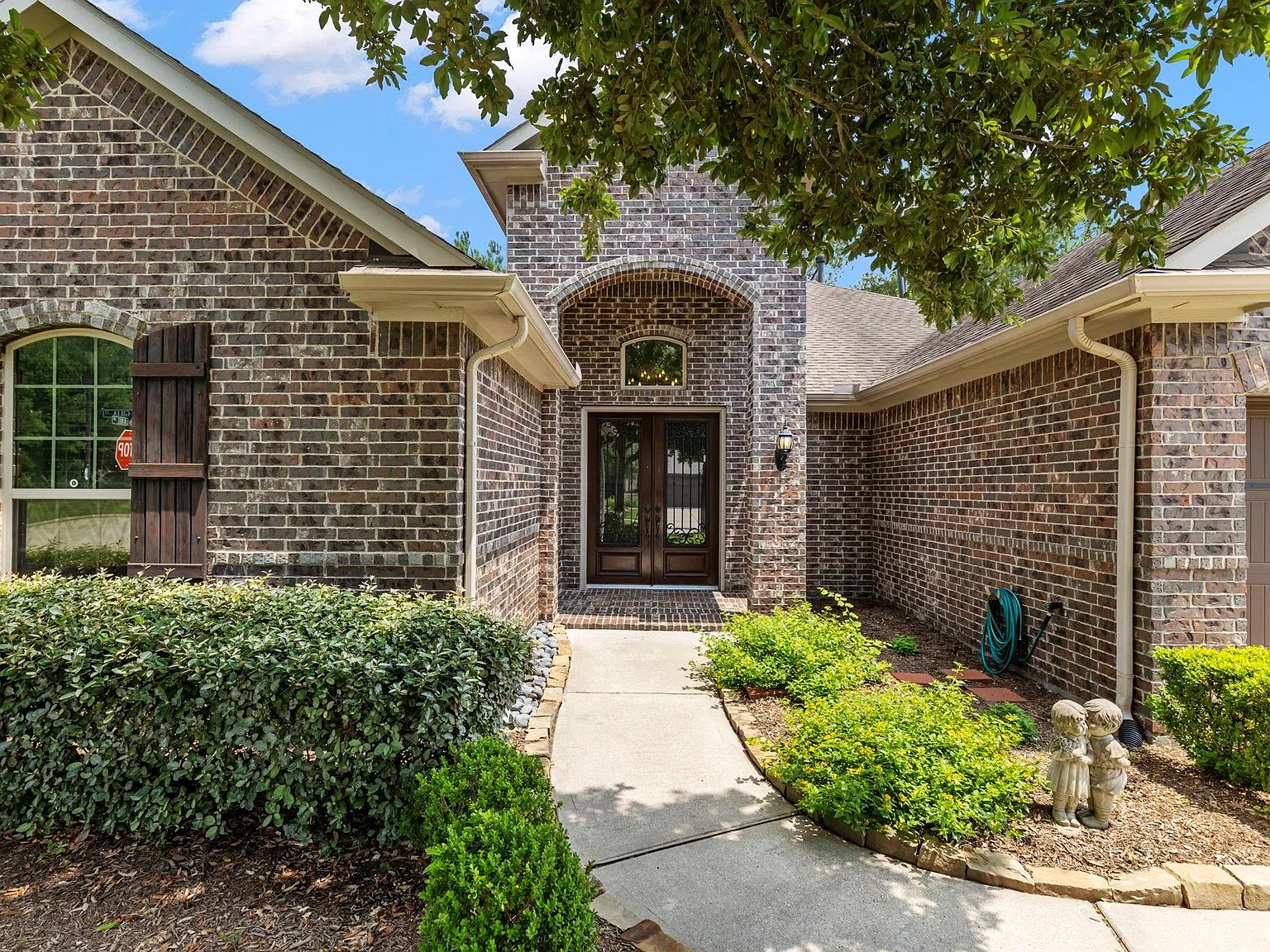 2 bed, 2.5 bath, 2416 sqft, $3,000 — Photo 2