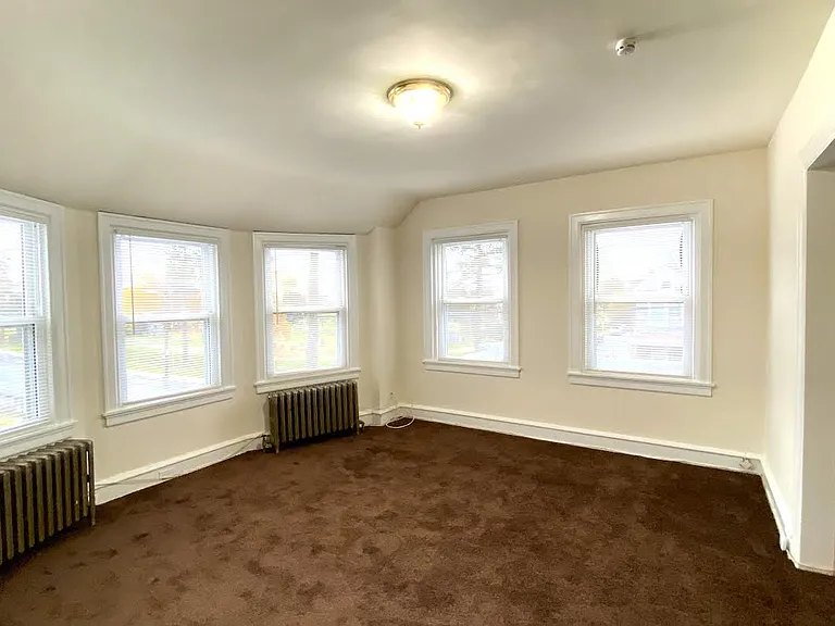 300A W 31st St — Photo 3