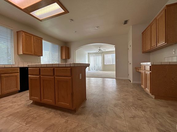 5th image of 842 Autumn Creek Ct