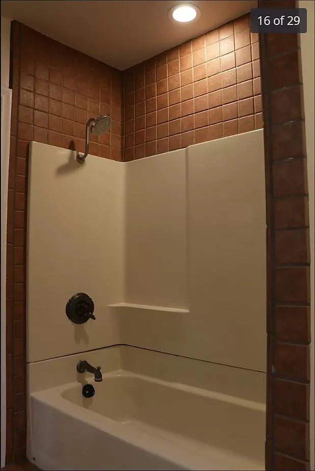 5 bed, 3300 sqft, $895 — Photo 4