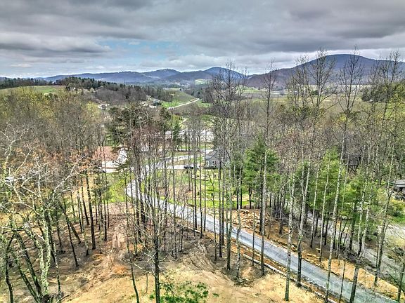 5th image of 89 Rocky Glade Ln