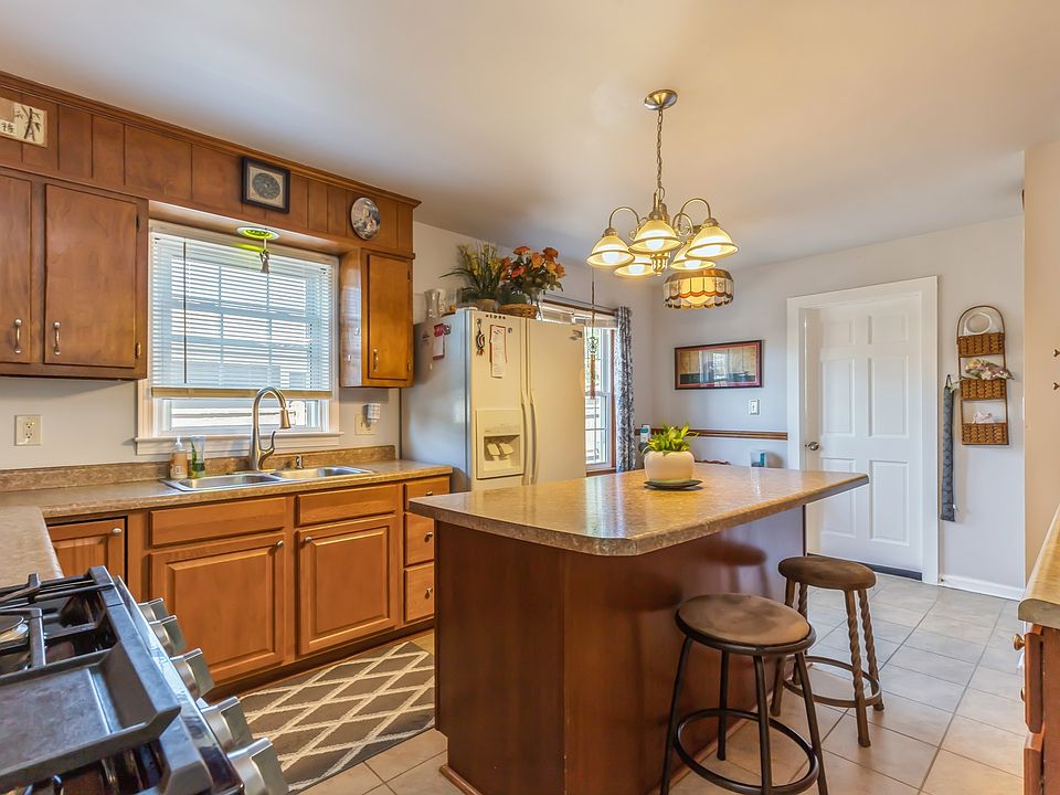 yuka♡　0408 2928 Brookside Ave, Waukegan, IL 60085 | Redfin