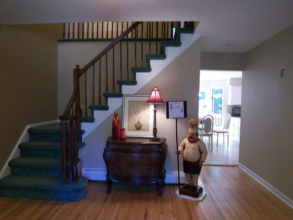 Double door entry foyer