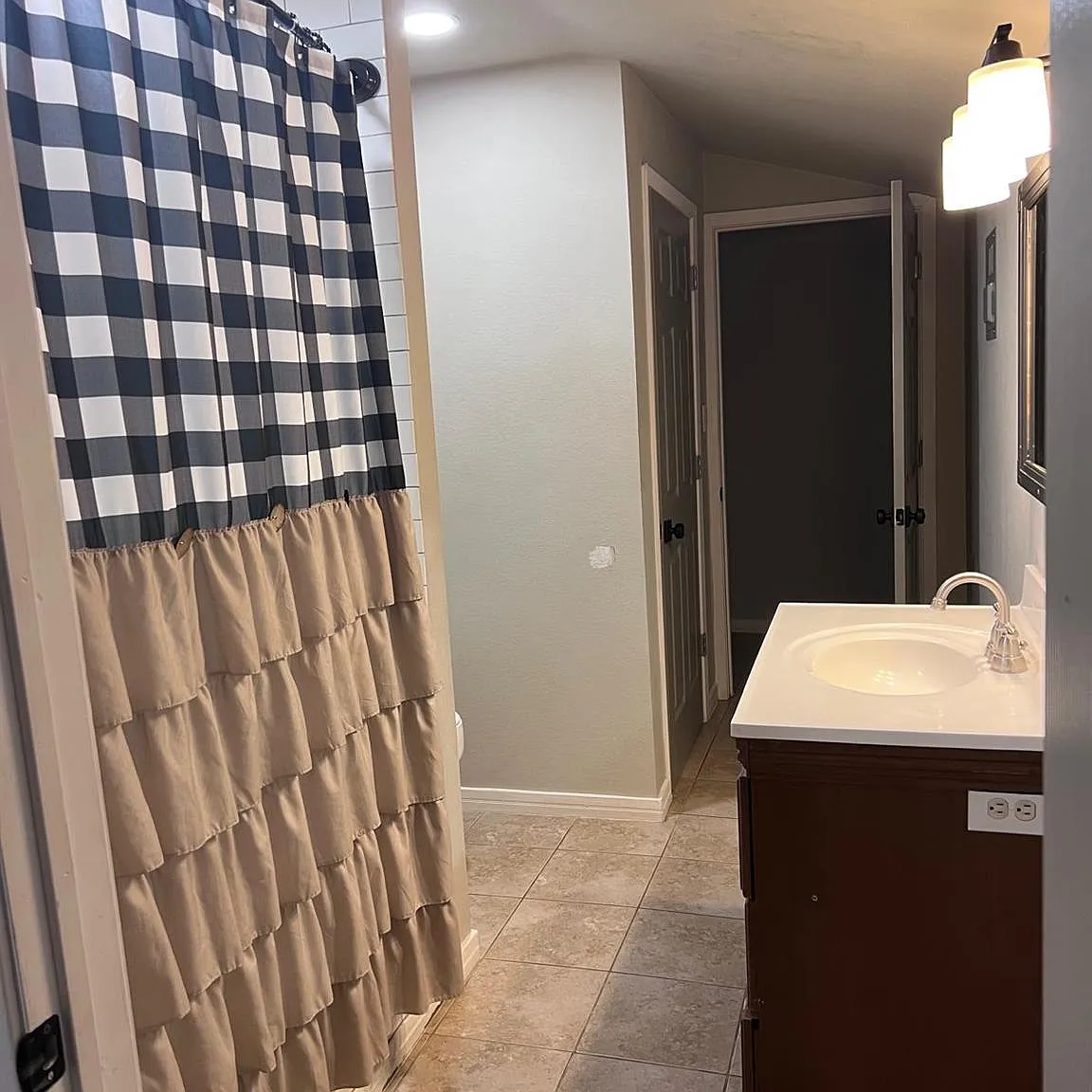 1 bed, 1.0 bath, 832 sqft, $1,350 — Photo 3