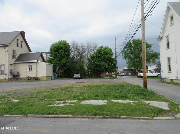 850 S 25th St, Altoona, PA 16601