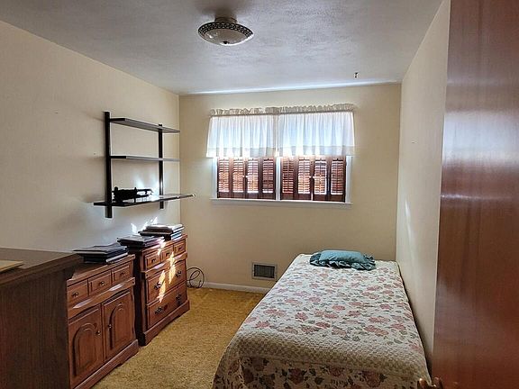 5th image of 3221 Peach St